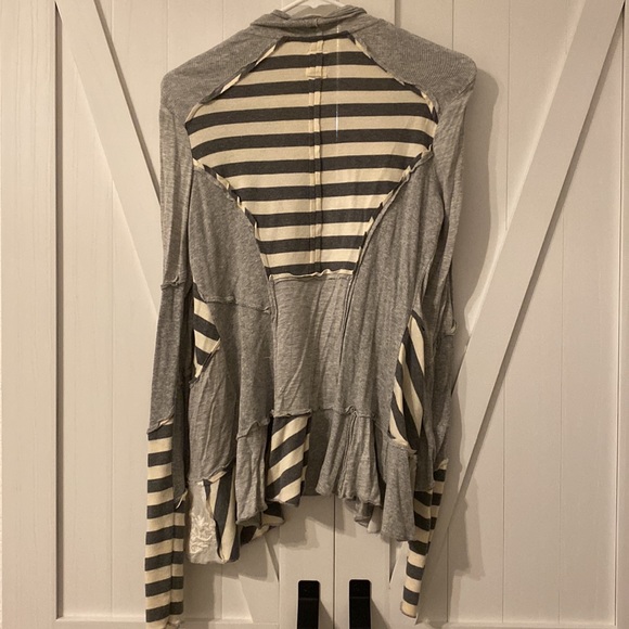 Barely worn open tunic with fun detailing - Picture 2 of 2